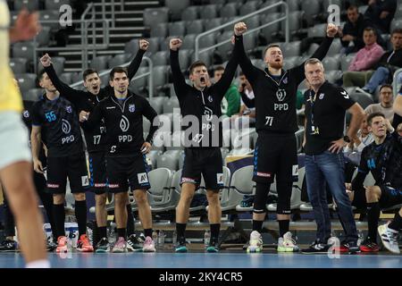 Die Spieler der PPD Zagreb feiern am 28. september 2022 beim Handballspiel zwischen PPD Zagreb und FC Porto im Rahmen der dritten Runde der Machineseeker EHF Champions League in Zagreb, Kroatien. Die Handballspieler der PPD Zagreb errangen ihren ersten Sieg in der neuen Saison der Champions League und besiegten den FC Porto mit 29:23. Foto: Slavko Midzor/PIXSELL Stockfoto