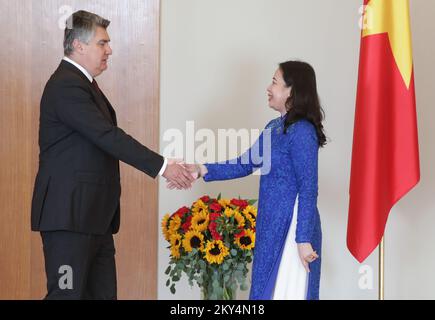 Der kroatische Präsident Zoran Milanovic empfing am 10. Oktober 2022 den Vizepräsidenten der Sozialistischen Republik Vietnam VoThi Anh Xuan im Büro des Präsidenten in Zagreb, Kroatien. Foto: Robert Anic/PIXSELL Stockfoto