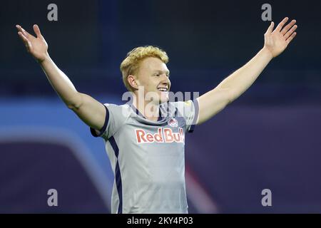 ZAGREB, KROATIEN - 11. OKTOBER: Nicolas Seiwald von RB Salzburg feiert ein Tor beim UEFA Champions League-Spiel der Gruppe E zwischen Dinamo Zagreb und dem FC Salzburg am 11. Oktober 2022 im Maksimir-Stadion in Zagreb, Kroatien. Foto: Igor Kralj/PIXSELL Stockfoto