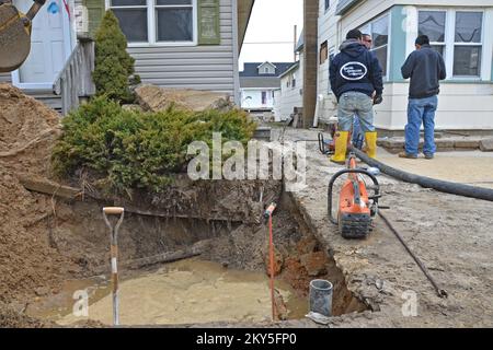 Wasserservice Vorübergehend Getrennt. Hurrikan Sandy Aus New Jersey. Fotos zu Katastrophen- und Notfallmanagementprogrammen, Aktivitäten und Beamten Stockfoto