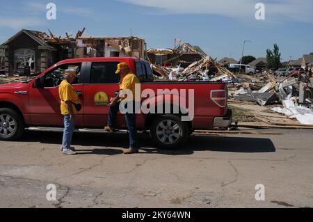 Südbaptistische Katastrophenhilfe Schadensanalyse... Fotos zu Katastrophen- und Notfallmanagementprogrammen, Aktivitäten und Beamten Stockfoto