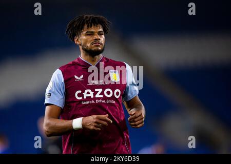 Cardiff, Großbritannien. 30.. November 2022. Tyrone Mings von Aston Villa in Aktion. Cardiff City gegen Aston Villa beim Peter Whittingham Memorial Match im Cardiff City Stadium am 30.. November 2022. Kredit: Lewis Mitchell/Alamy Live News Stockfoto