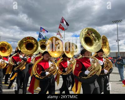 Die Marschkapelle von May Sound of Maryland mit der University of Maryland. Die Band marschiert vor einem Footballspiel. College Park, Maryland, USA. Stockfoto