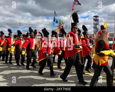 Die Marschkapelle von May Sound of Maryland mit der University of Maryland. Die Band marschiert vor einem Footballspiel. College Park, Maryland, USA. Stockfoto