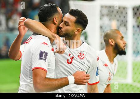 Doha, Katar. 30. November 2022. Doha, Katar. 30.. November 2022. Nader Ghandri und Montassar Talbi aus Tunesien während des Spiels Tunesien gegen Frankreich im Education City Stadium der FIFA-Weltmeisterschaft 2022 in Doha, Katar, am 30. November 2022. Foto: Laurent Zabulon/ABACAPRESS.COM Kredit: Abaca Press/Alamy Live News Stockfoto