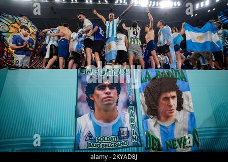 Doha, Katar. 01.. Dezember 2022. Die argentinischen Fans beim FIFA-Weltmeisterschaftsspiel Katar 2022 Gruppe C zwischen Polen und Argentinien im 974 Stadium in Doha, Katar am 30. November 2022 (Foto: Andrew Surma/Credit: SIPA USA/Alamy Live News Stockfoto