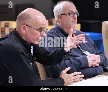 Das Louisiana Recovery Office in Baton Rouge begrüßte FEMA-Administrator W. Craig Fugate am 17. März 2016. Federal Coordinating Officer Gerard M. Stolar sprach über den laufenden Hochwasser- und Wiederherstellungsprozess für den Bundesstaat Louisiana. Mr. Fugate sprach über die Wiederaufbau- und Wiederaufbaumaßnahmen. Schwere Stürme und Überschwemmungen in Louisiana. Fotos zu Katastrophen- und Notfallmanagementprogrammen, Aktivitäten und Beamten Stockfoto