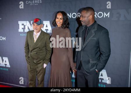 New York, Usa. 30.. November 2022. NEW YORK, NEW YORK - NOVEMBER 30: Christian Louboutin, Sabrina Dhowre Elba und Idris Elba nehmen am 30. November 2022 in New York City an den 36. Annual Footwear News Achievement Awards in der Cipriani South Street Teil. Kredit: Ron Adar/Alamy Live News Stockfoto