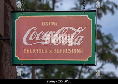 Nasenschild eines alten Coca-Cola-Schildes in einem ehemaligen Gasthaus, Erlangen, Mittelfrankreich, Bayern, Deutschland Stockfoto