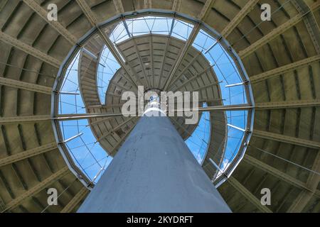 Hoehenpark Killesberg, Killesbergturm von unten, Treppen, Drahtseile, Perspektive, Stuttgart, Baden-Württemberg, Deutschland Stockfoto