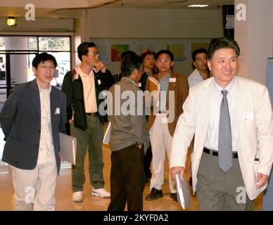 Hurrikan Katrina, Baton Rouge, LA, 27. Oktober 2005 - Eine koreanische Delegation ist gekommen, um das Joint Field Office in Baton Rouge zu besichtigen. Ziel war es, zu erleben, wie die FEMA inmitten einer Katastrophe agiert, um diese Praktiken in ihrem eigenen Land anzupassen. Robert Kaufmann/FEMA Stockfoto