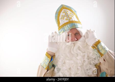 Sinterklaas-Porträt. USA auf weißem Hintergrund. Weihnachtsmann St. Nikolaus weihnachten Neujahr Stockfoto