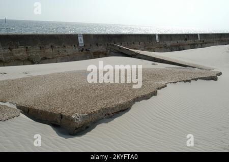 Hurricane Katrina, Biloxi, Miss., 1. April 2006 -- der Behindertenparkplatz hinter einem Biloxi-Yachthafen, am Highway 90, wurde von Hurricane Katrina umorganisiert. Die Genesung wird hier einige Zeit dauern. George Armstrong/FEMA Stockfoto