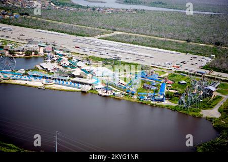 Hurrikan Katrina, New Orleans East, LA - Six Flags Amusement Park ein Jahr nach schweren Schäden durch Hurrikan Katrina. Das vorherige Bild wurde direkt nach dem Hurrikan aufgenommen. Referenzbibliothek-ID 15444. Stockfoto