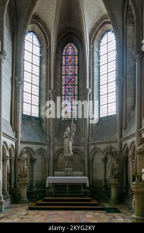 Troyes, Frankreich - 13. September 2022: Blick auf eine Seitenkapelle in der Kathedrale von Troyes Stockfoto