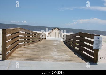 Hurrikan/Tropical Storm – Gulfport, Miss. , 20. August 2010 -- Gulfport, Ms. , 19. August, 2010 - der neue Pier wurde mit Baugeldern fertiggestellt, die von der FEMA bereitgestellt wurden, um beim Wiederaufbau der Golfküste nach dem Hurrikan Katrina zu helfen. Stockfoto