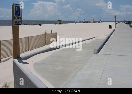 Hurrikan/Tropical Storm – Gulfport, Miss. , 20. August 2010 -- die neue Promenade und die Zugangsrampen zum Strand wurden mit Baugeldern fertiggestellt, die von der FEMA bereitgestellt wurden, um beim Wiederaufbau der Golfküste nach dem Hurrikan Katrina zu helfen. Stockfoto