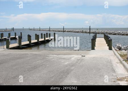 Hurrikan/Tropical Storm – Gulfport, Miss. , 20. August 2010 -- die neuen Pier und Bootsrampen wurden mit Baugeldern fertiggestellt, die von der FEMA bereitgestellt wurden, um beim Wiederaufbau der Golfküste nach dem Hurrikan Katrina zu helfen. Stockfoto