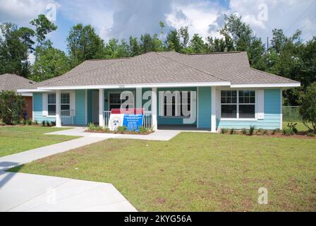 Hurrikan/Tropical Storm – Waveland, Miss. , 22. August 2010 -- er hat zum ersten Mal öffentliches Wohnungseigentum in Hancock County wiederbelebt, seit Hurrikan Katrina eröffnet wurde. Oak Haven wurde teilweise mit 5 Dollar finanziert. 4 Milliarden US-Dollar an Fördermitteln für den Entwicklungsblock der Bundesgemeinschaft. Stockfoto