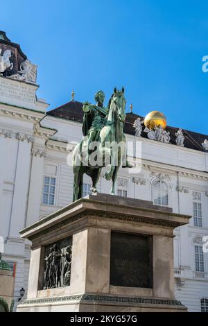 Wien, Osterreich - 22. September 2022: Blick auf die Straute von Kaiser Josef II. Am Josefplatz in der Nähe der Hofburg in der Wiener Innenstadt Stockfoto