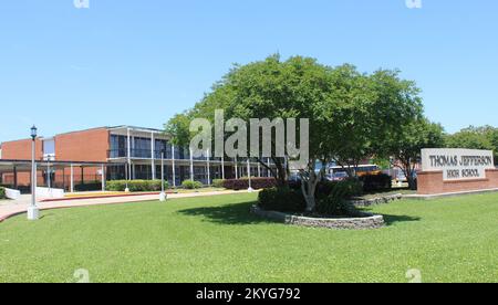 Jefferson Parish, La., 14. Mai 2013 – bis heute wurden über $5,1 Millionen Dollar von der FEMA finanziert, um die Thomas Jefferson High School wieder aufzubauen. Die FEMA hat öffentliche Fördermittel und Zuschüsse für den Wiederaufbau der durch den Hurrikan Katrina zerstörten Infrastrukturen bereitgestellt. Lillie Long/FEMA Stockfoto