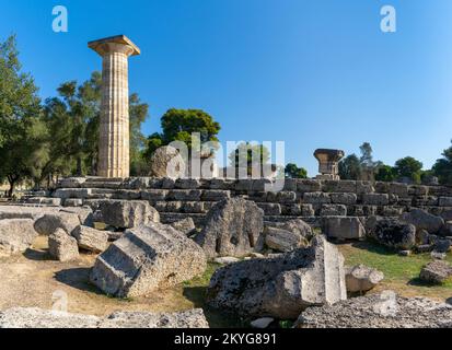 Olympia, Griechenland - 11. November 2022: Blick auf die Ruinen des Zeus-Tempels im antiken Olympia Stockfoto