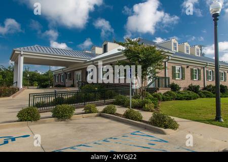 Waveland, MS, 21. Juni 2015 - Waveland Public Library, 345 Coleman Ave., Waveland, Mississippi. Die Restaurierung der Waveland Public Library nach der Zerstörung durch den Hurrikan Katrina im Jahr 2005 wurde mit Mitteln der FEMA Public Assistance (PA) ermöglicht. Stockfoto