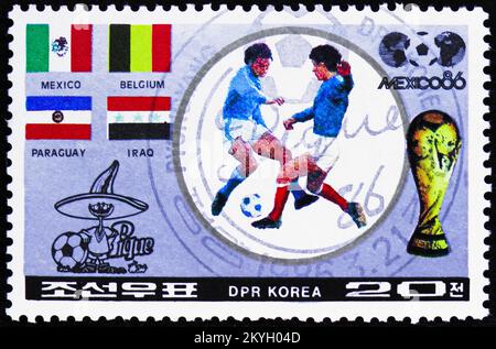 MOSKAU, RUSSLAND - 29. OKTOBER 2022: In Korea gedruckte Briefmarken zeigen die FIFA-Weltmeisterschaft 1986 - Mexiko, Serie, ca. 1986 Stockfoto
