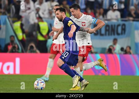 Von links: Lionel MESSI (ARG). Action, Duels gegen Robert LEWANDOWSKI (POL). Game 39, Gruppe C Polen PO) - Argentinien (ARG) 0-2 am 30.. November 2022, Stadium 974 Fußball-Weltmeisterschaft 20122 in Katar ab November 20.. - 18.12.2022? Stockfoto