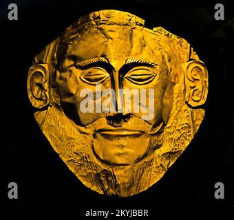 Goldene Totenmaske, Maske von Agamemnon, Mykene, Grabkreis A, Grab V, 16. Cent. BC, Mykenisches Griechenland, Mykenische Zivilisation, Bronzezeit im antiken Griechenland 1750 bis 1050 v. Chr., Mykenae, Archäologisches Nationalmuseum in Athen. Stockfoto