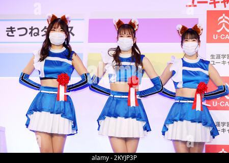 Tokio, Japan. 01.. Dezember 2022. Hokkaido Nippon Ham Fighters Cheerleading Squad 'Fighters Girls' nimmt am 1. Dezember 2022 an der 2022 U-Can New Words and Buzzword Awards Zeremonie in Tokio, Japan, Teil. Kredit: Naoki Nishimura/AFLO/Alamy Live News Kredit: Aflo Co Ltd./Alamy Live News Stockfoto