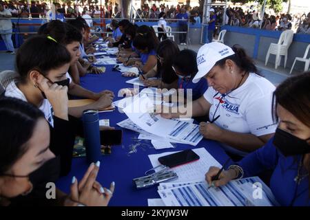 Nicht Exklusiv: 30. November 2022, San Francisco, Venezuela. Junge Venezolaner nahmen an der Registrierung des "Census of the Jel Stipendium Program" Teil Stockfoto