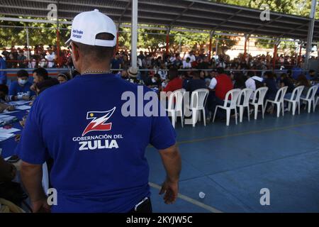 Nicht Exklusiv: 30. November 2022, San Francisco, Venezuela. Junge Venezolaner nahmen an der Registrierung des "Census of the Jel Stipendium Program" Teil Stockfoto