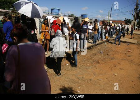 Nicht Exklusiv: 30. November 2022, San Francisco, Venezuela. Junge Venezolaner nahmen an der Registrierung des "Census of the Jel Stipendium Program" Teil Stockfoto