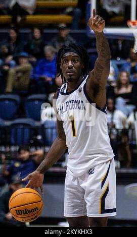 Hass Pavillon. 30.. November 2022. CA U.S.A. California Guard Joel Brown (1) bestimmt das Spiel während des NCAA Männer Basketballspiels zwischen den USC Trojanern und den California Golden Bears. USC schlug Kalifornien 66-51 im Hass Pavilion. Thurman James/CSM/Alamy Live News Stockfoto