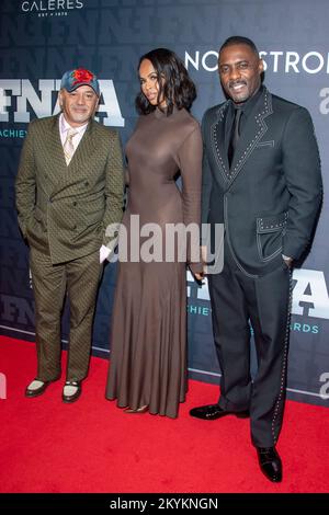 New York, Usa. 30.. November 2022. Christian Louboutin, Sabrina Dhowre Elba und Idris Elba nehmen an den Annual Footwear News Achievement Awards 36. in der Cipriani South Street in New York City Teil. Kredit: SOPA Images Limited/Alamy Live News Stockfoto