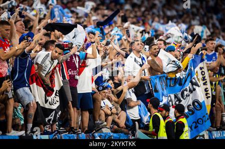 Doha, Katar. 30.. November 2022. Argentinien Fans Polen - Argentinien Polen - Argentinien Weltmeisterschaft 2022 in Katar 30.11.2022 Kredit: Moritz Muller/Alamy Live News Stockfoto