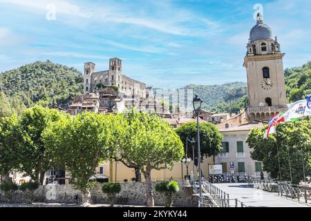 Dolceacqua, Italien - 06-07-2021: Landschaft des schönen Dolceacqua Stockfoto