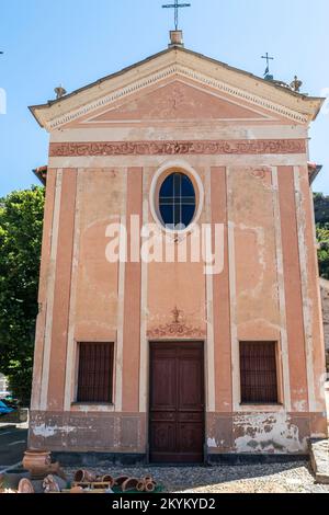 Dolceacqua, Italien - 06-07-2021: Die Kirche Dolceacqua Stockfoto