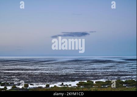 Abenddämmerung im Winter in der Morecambe Bay bei Ebbe Stockfoto