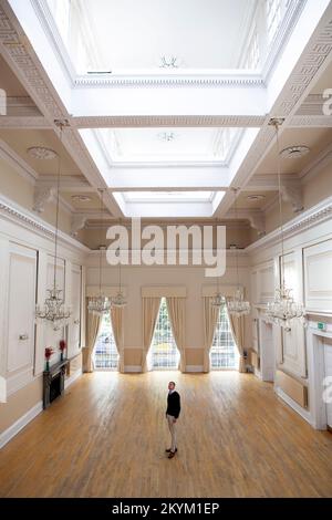 Der Ballsaal im De Grey Rooms in St Leonards Place in York, North Yorkshire. Eines der beeindruckenden historischen Gebäude von York, das über dem weeke eröffnet wird Stockfoto