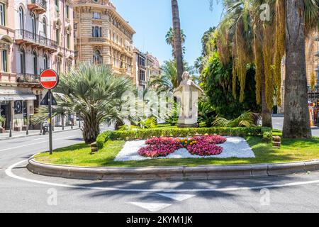 Sanremo, Italien - 07-07-2021: Schöner Platz in Sanremo Stockfoto