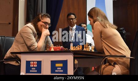 Kalkutta, Indien. 01.. Dezember 2022. Anna Ushenina in der Ukraine gewinnt im Tata Steel Chess India Tournament gegen Nana Dzagnidze in Georgien. (Foto von Sayantan Chakraborty/Pacific Press) Kredit: Pacific Press Media Production Corp./Alamy Live News Stockfoto