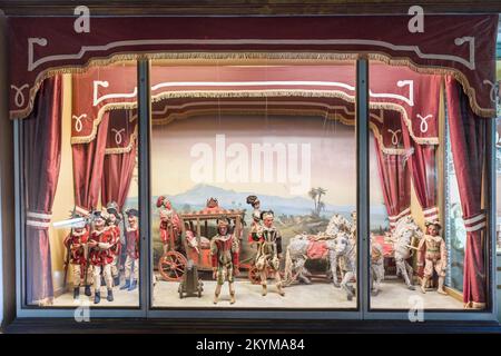 Klassische Puppen, Blick auf eine Sammlung von Puppen aus dem 18.. Und 19.. Jahrhundert im Palazzo Borromeo, Isola Bella, Piemont, Italien Stockfoto