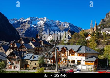 Herbst im Alpendorf Venosc, Oisans, Ecrins, Französische Alpen, Frankreich Stockfoto