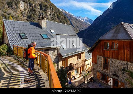 Herbst im Alpendorf Venosc, Oisans, Ecrins, Französische Alpen, Frankreich Stockfoto