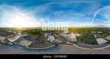 360 Grad Panorama Ansicht von Sunrise, FL, USA - 28. November 2022: 360 Panorama Sqwgrass Mills Mall Sunrise FL