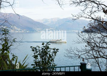 Bergsee maggiore im Winternachmittag. Cannobio. Piamonte. Italien Stockfoto