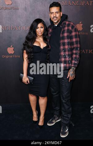 WESTWOOD, LOS ANGELES, KALIFORNIEN, USA - NOVEMBER 30: Anansa Sims und Matt Barnes treffen am 30. November 2022 im Regency Village Theatre in Westwood, Los Angeles, Kalifornien, USA, auf der Premiere von Apple Original Films' „Emancipation“ ein. (Foto von Xavier Collin/Image Press Agency) Stockfoto