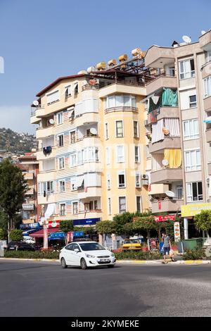 Alanya, Türkei-circa Okt. 2020: Stadthäuser und Gebäude im Zentrum von Alanya, Türkei Stockfoto